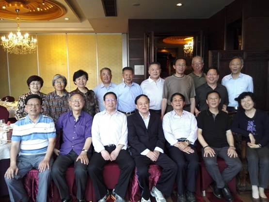 同学相聚在宁波状元楼_20150519_170914