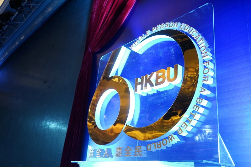 10年数目百年育人，开启60周年校友会晚会活动；